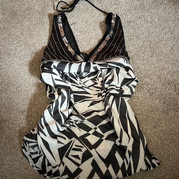 Black and White Geometric top - Picture 1 of 4
